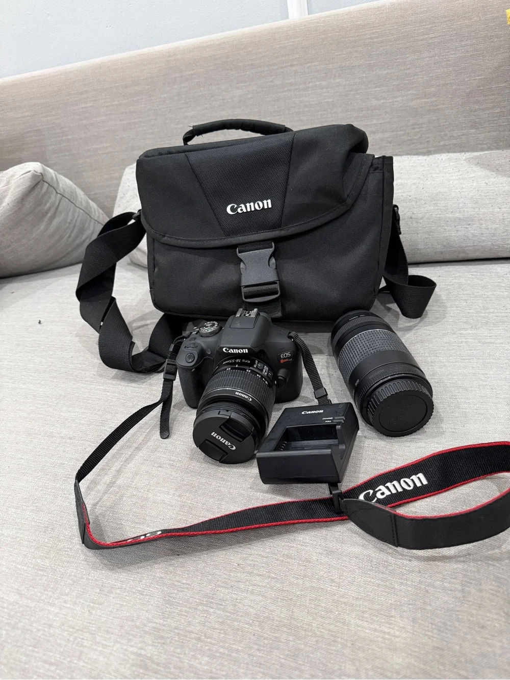 Canon EOS Rebel T6 DSLR Camera Kit in Black